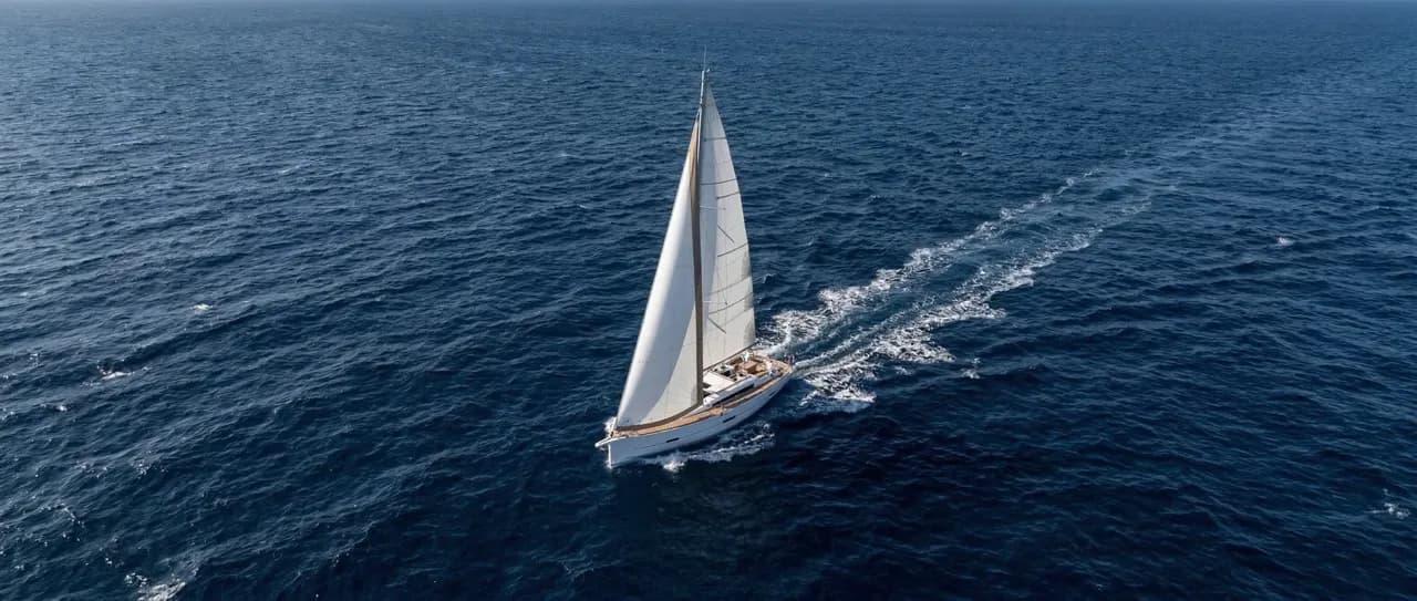 Offshore sailing at sea